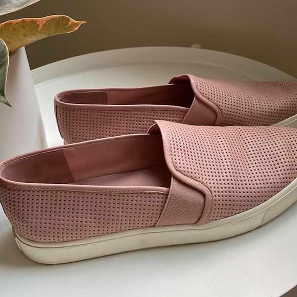 Vince Blair rose blush perforated slip on sneakers.Sz 10 - Picture 9 of 13